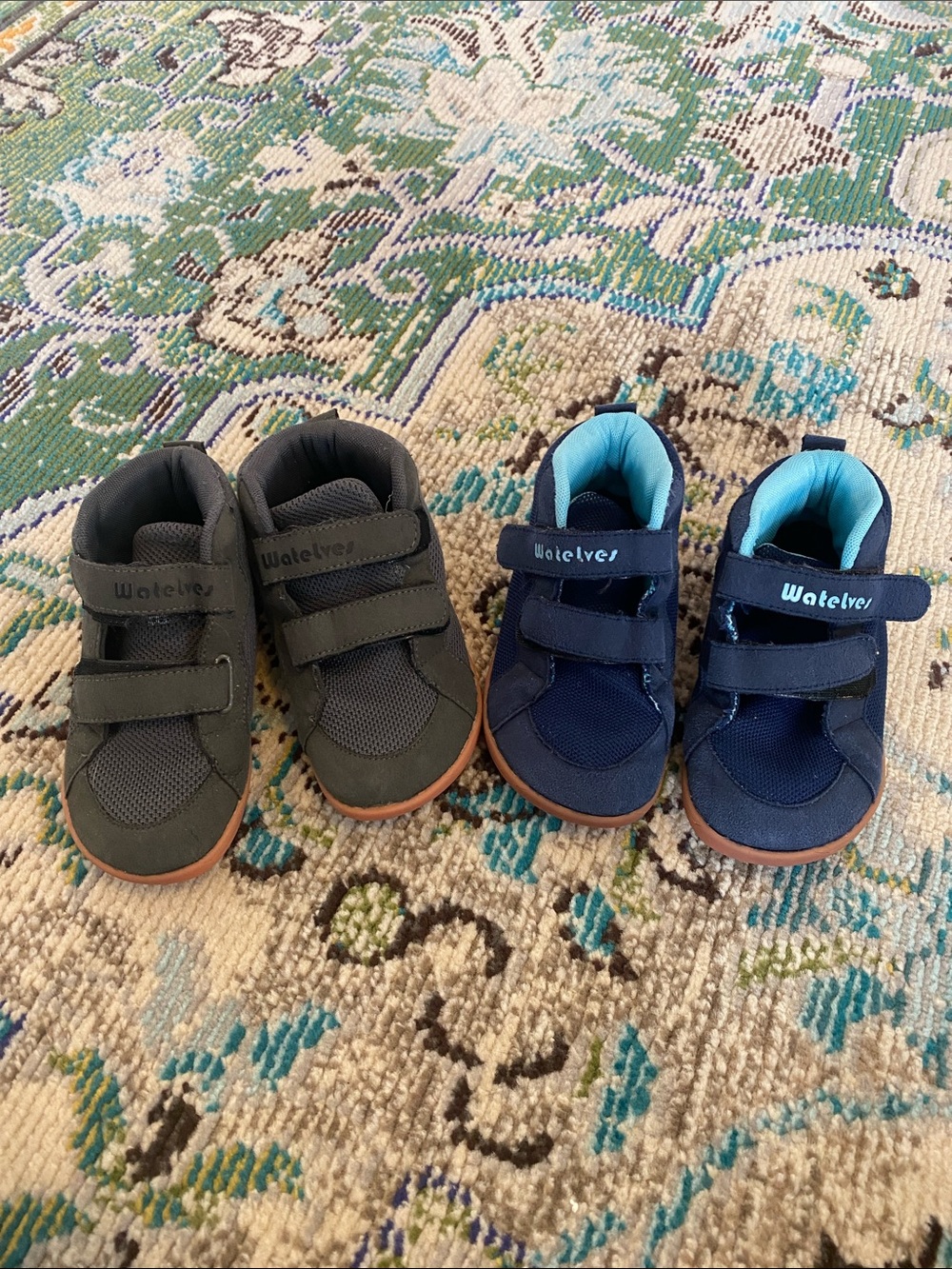 Bundle Kids Gray and Navy barefoot GUC high top Sneakers SIZE 31 EU (2 pairs!)